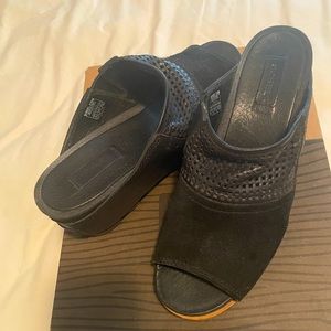 Sorel Joanie Wedge - like new. Size 10